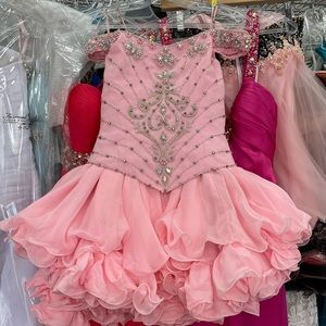 Little girls glitz short dress. Pink with rhinestone 2 piece firm on price size6